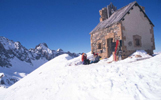 Boundery hut on Tete de Girardin, Photographer: Bert de Ruiter. (54 Kbytes)