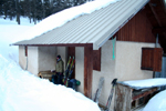 The unguarded hut l' table des Gnisses, also known as Cabane de la Lavine, Photographer: Hugo van der Sluys. (340 Kbytes)